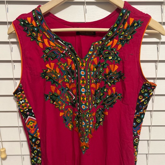 3 Medium Tops - Red Embroidered Long Top Boho Western Vibrant Southwestern Santa Fe Slit Sides